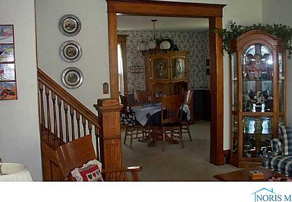 3rd image of 112 E Elm St