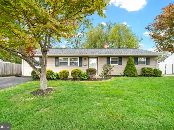 1025 S Gerald Dr, Newark, DE 19713