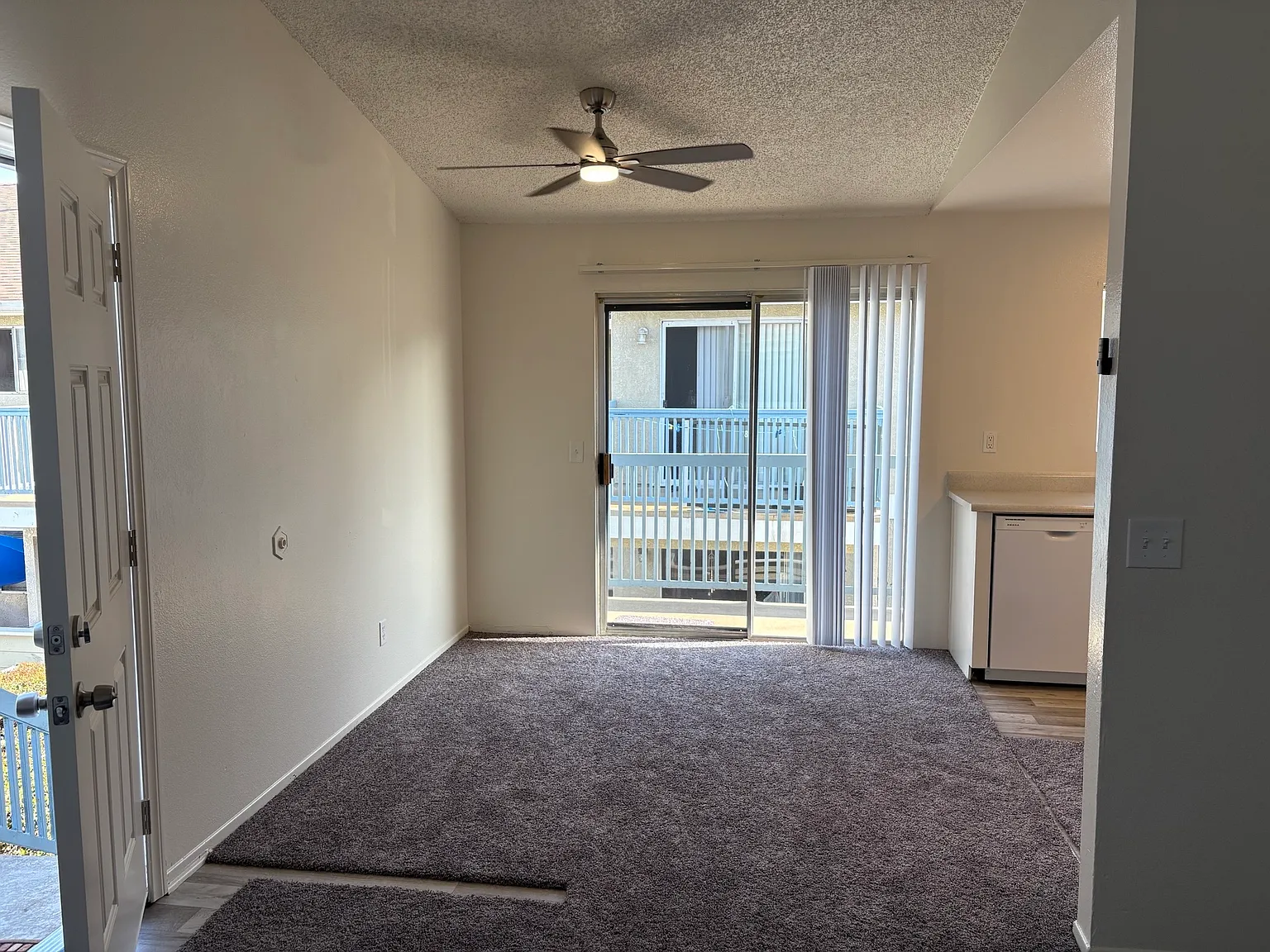 Newport Harbor Apartments — Photo 4