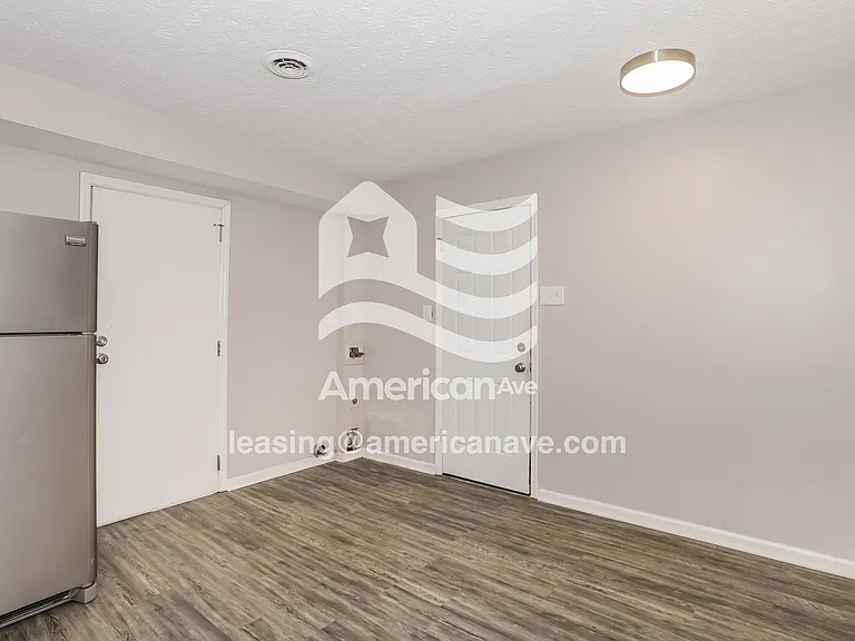 1619818_004_living_room_13975966.jpg