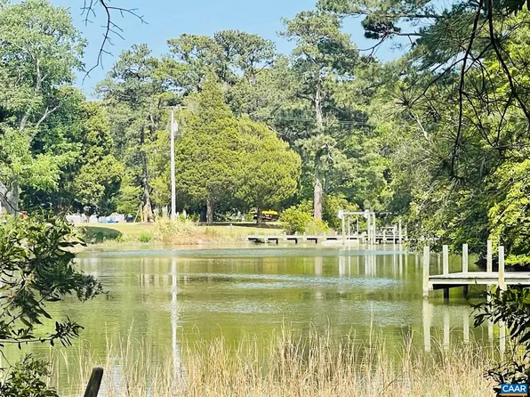 Pecan Ln, Cardinal, VA 23025