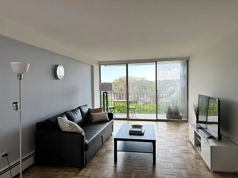 87 Glenbrook Rd #7E — Photo 4