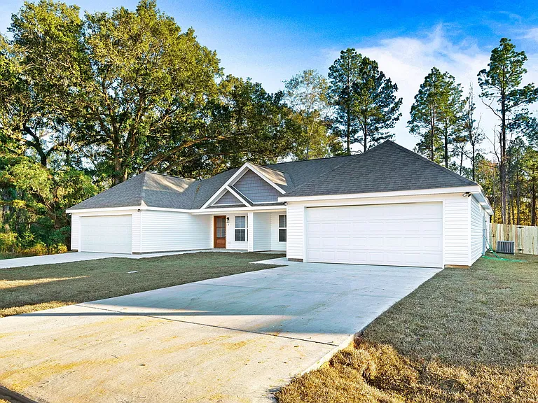 22 Bellamy Ln — Photo 2
