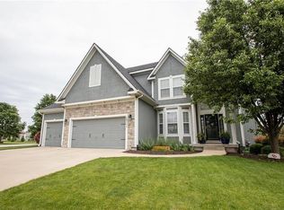 12111 S Redbud Ln, Olathe, KS 66061