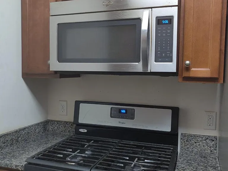 835 Liberty Ct — Photo 8