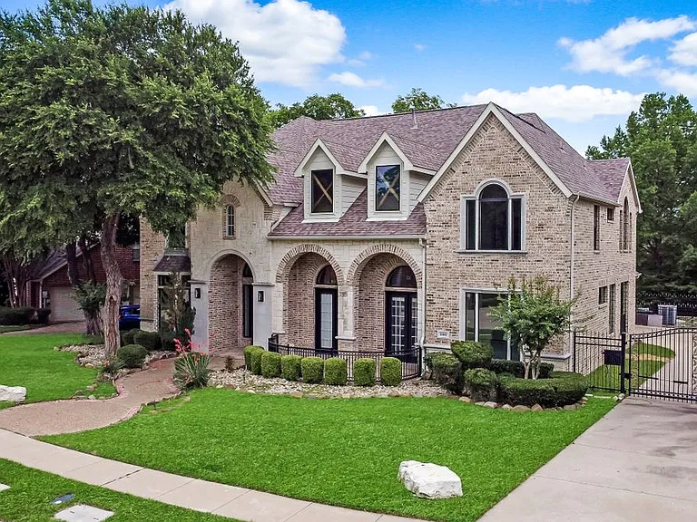 3310 Meadow Wood Dr — Photo 4