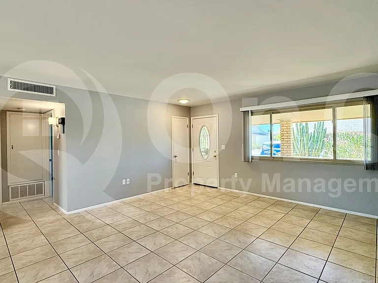 11038 W Cheryl Dr — Photo 10