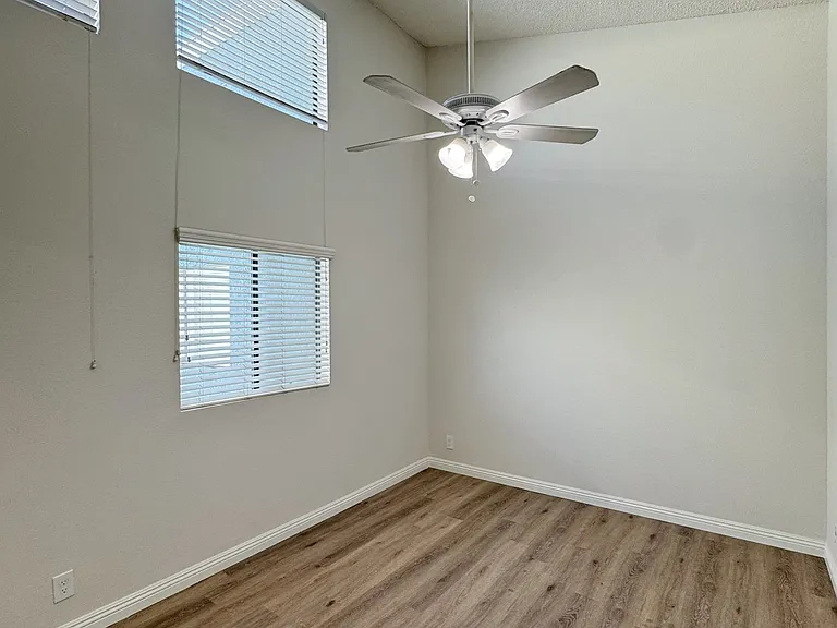 112 N Michigan Ave #9 — Photo 17