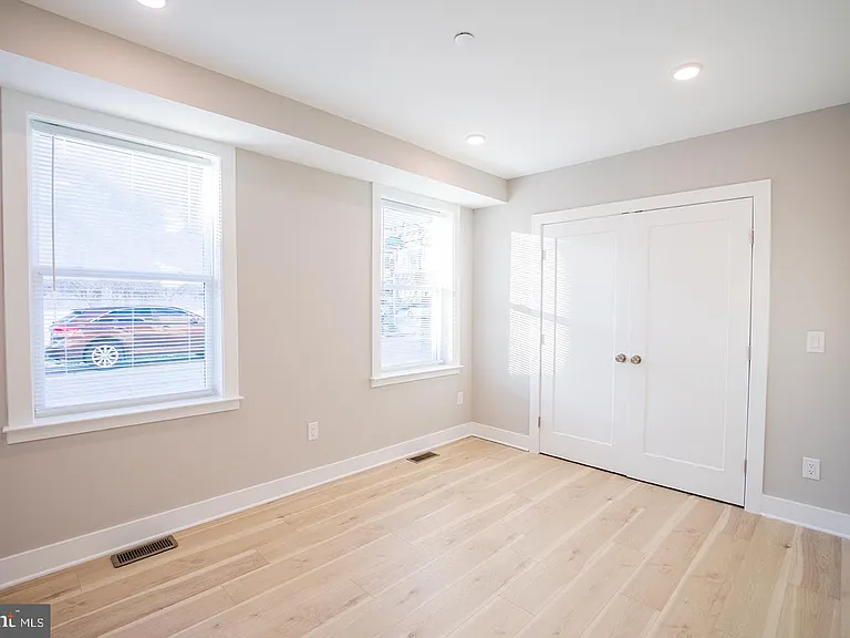 4926 Locust St #1 — Photo 4