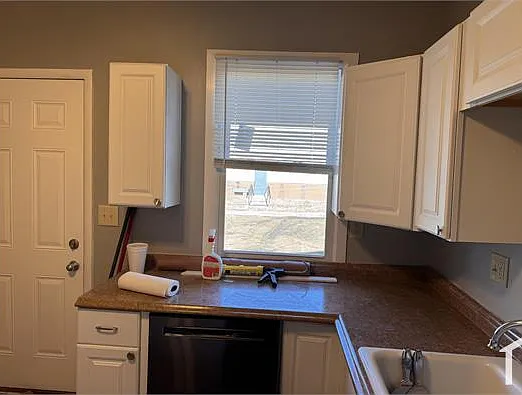 4 bed, 1008 sqft, $1,800 — Photo 3