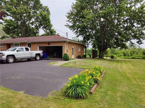 4278 Beach Ridge Rd, North Tonawanda, NY 14120