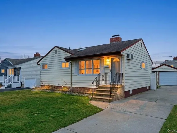 61 Grant Street, Freeport, NY 11520