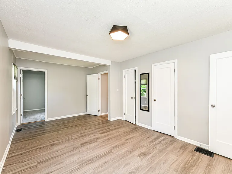 5301 Evanston Ave — Photo 16