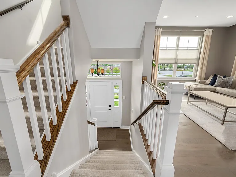 450 Bluff Ave — Photo 3