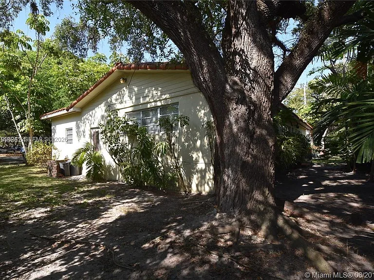 800 Andalusia Ave — Photo 16