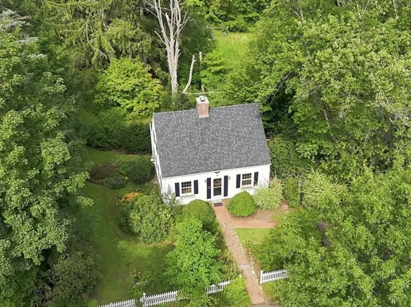 6 Smith St, Amherst, MA 01002