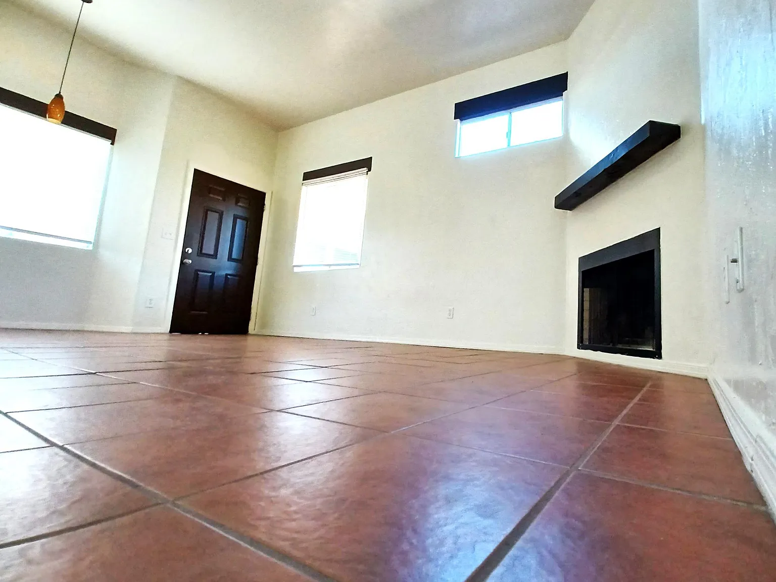 2 bed, 975 sqft, $1,525 — Photo 2