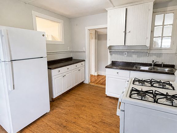 3rd image of 165 University Ave #3L