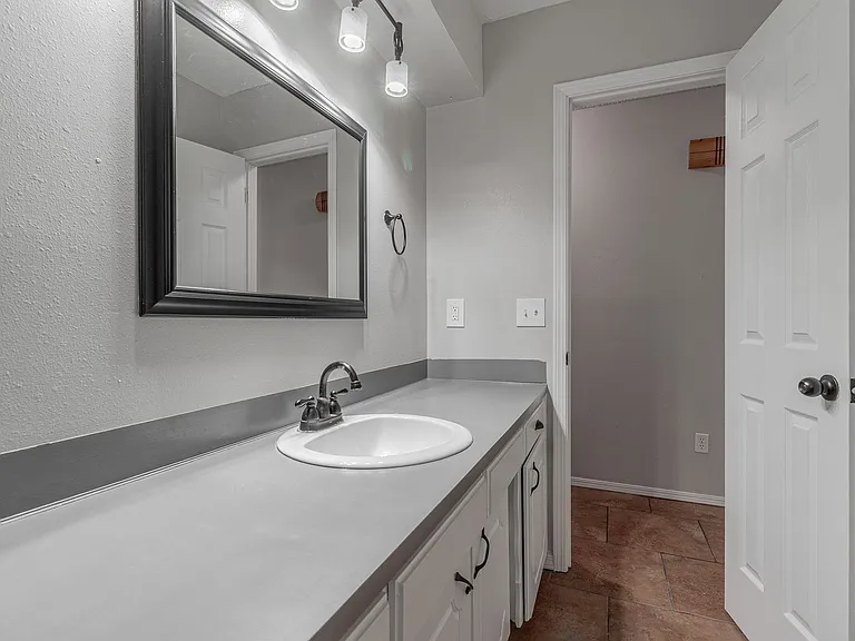 821 Peregrine Dr — Photo 37