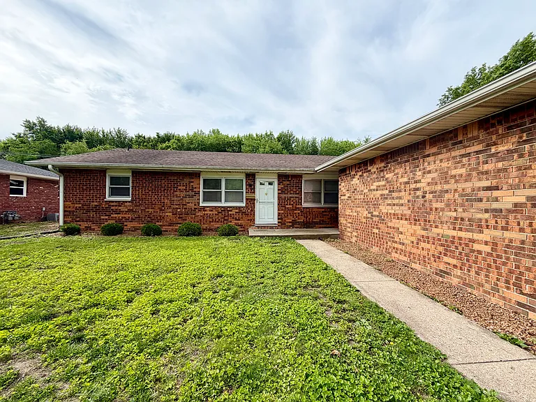 2112 Austin Dr — Photo 2