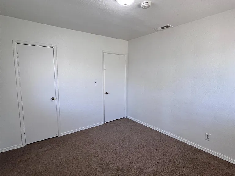 2905 E Lamona Ave — Photo 22