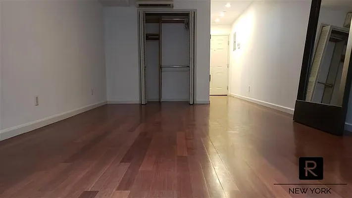 Rented by R New York | media 15