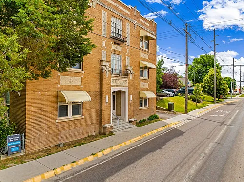 Leigland Apartments Photo 1