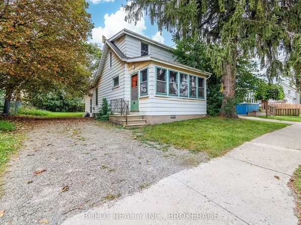 35 Regent St, Thorold, ON L2V 1T5