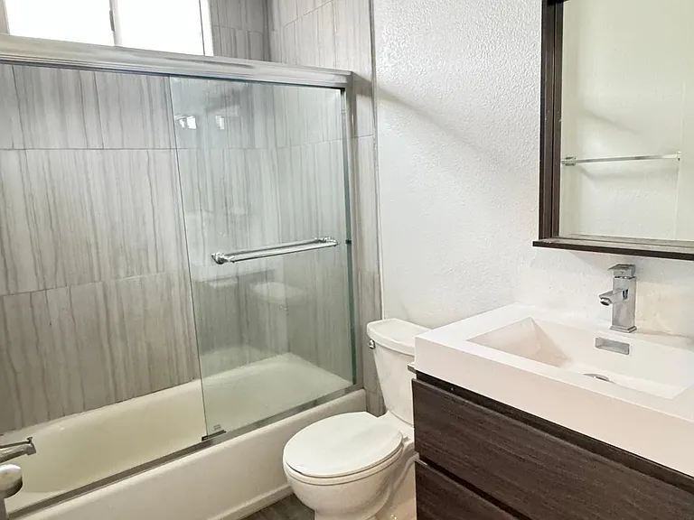 12303 Moorpark St #104 — Photo 10