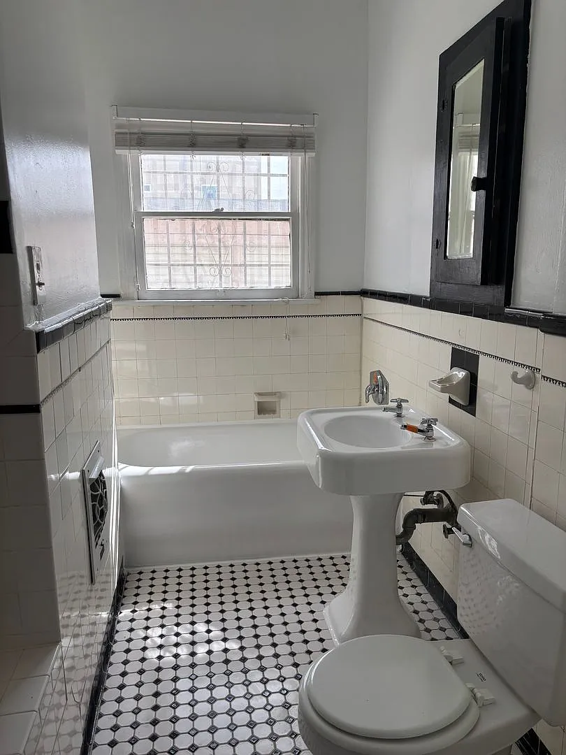 350 N Spaulding Ave — Photo 3