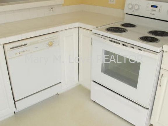 3rd image of 75-6081 Alii Dr APT Qq 203