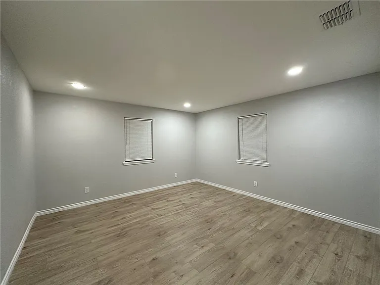 1202 Main Dr — Photo 17
