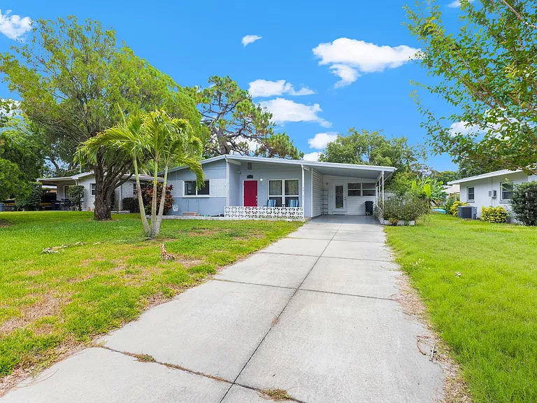 1917 Pinehurst Dr — Photo 13