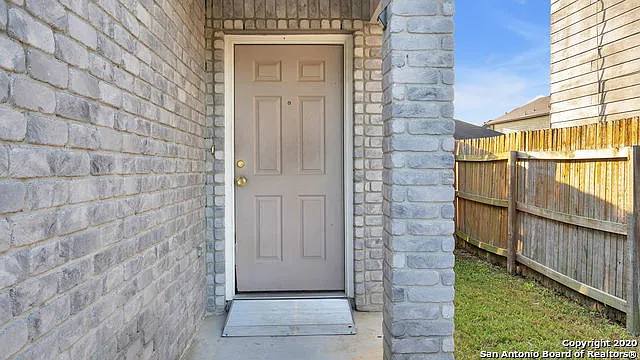 4 bed, 2.0 bath, 1526 sqft, $1,700 — Photo 3