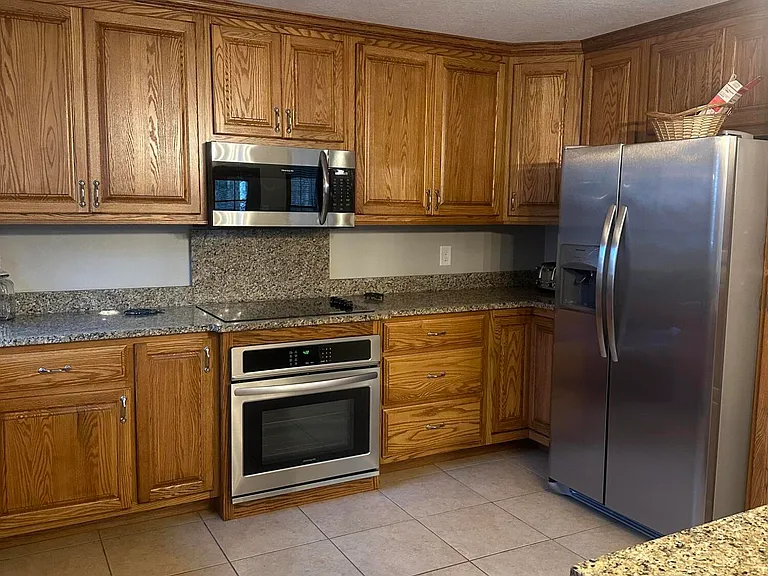 10325 Clearwater Rd — Photo 7