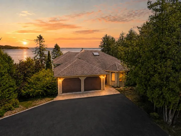 1627 W Gros Cap Rd, Saint Ignace, MI 49781