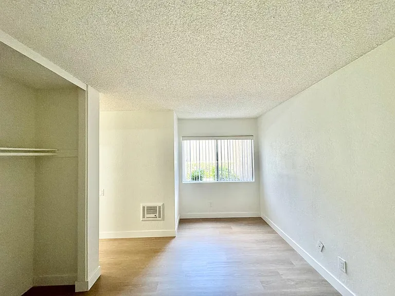 Buena Vista Apartments — Photo 19