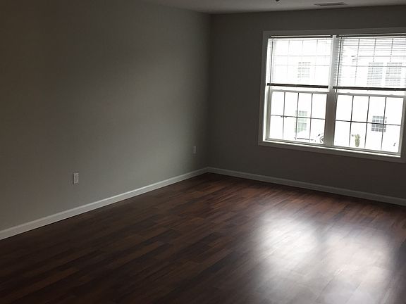 3rd image of 307 East St #3