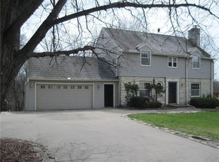 1128 Riverview Dr, Des Moines, IA 50313