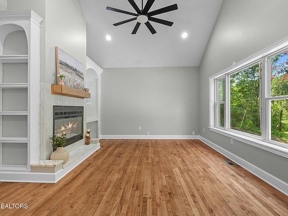 4th image of 1703 Lively Rd