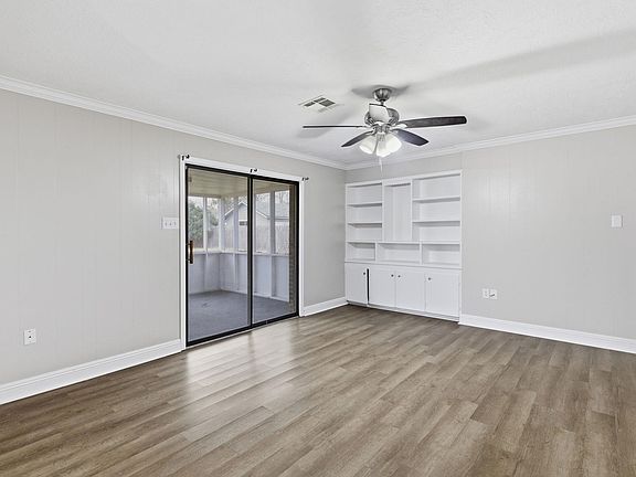 4th image of 111 Lauren Ln