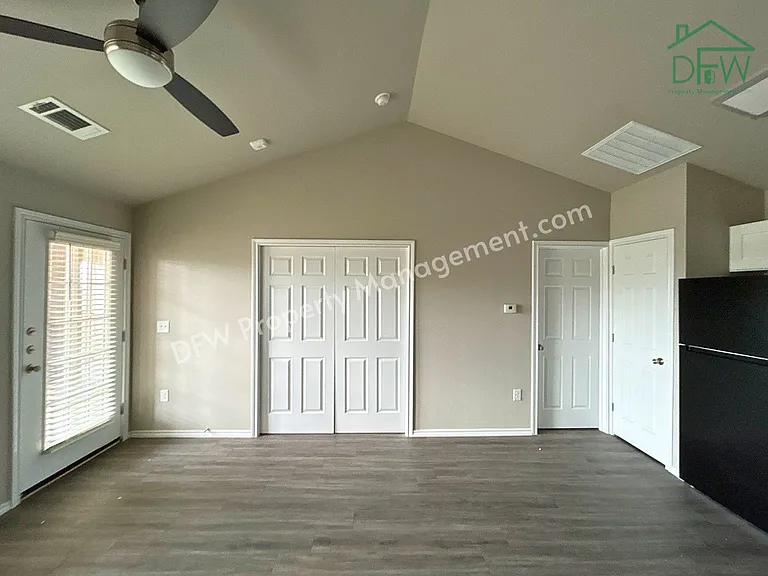 6108 Abrams Rd #B — Photo 3