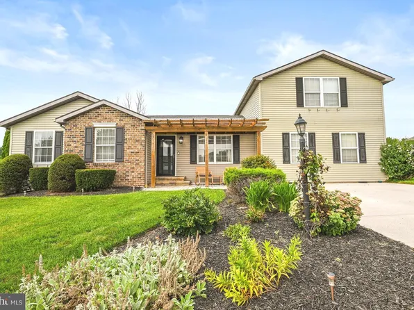 41 Bugler Dr, New Oxford, PA 17350