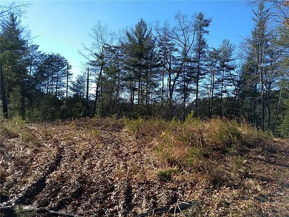 4th image of 3342 Lake Dr