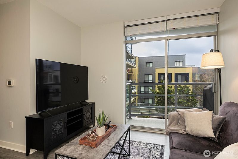 5th image of 2929 1st Avenue #313