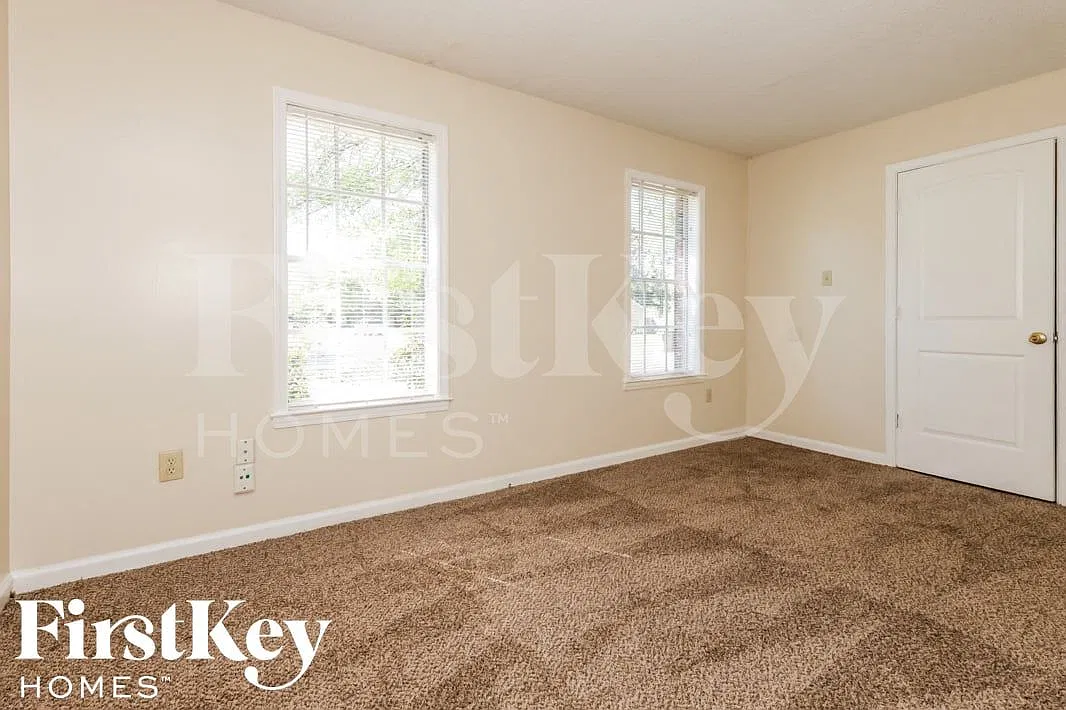 3 bed, 2.0 bath, 1655 sqft, $1,745 — Photo 2