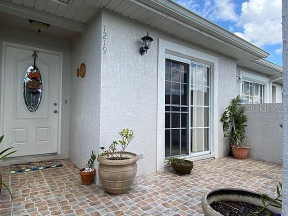 3rd image of 1219 Lucaya Cir