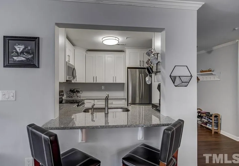 Kitchen bar