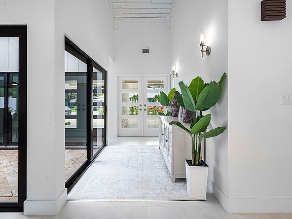 4th image of 1520 SW 17th Street