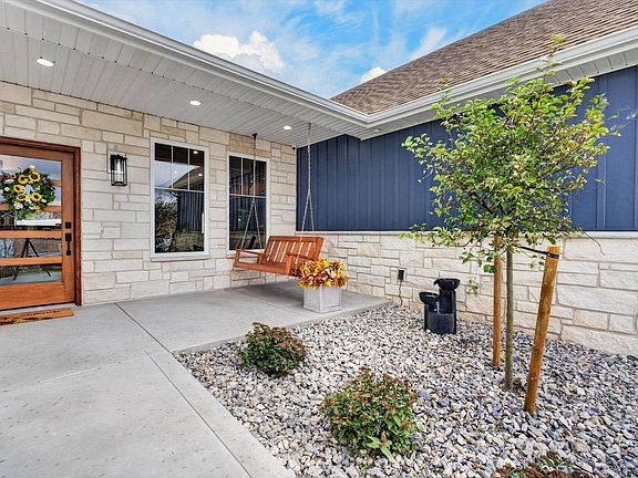 4th image of 1347 Falcon Ridge Dr